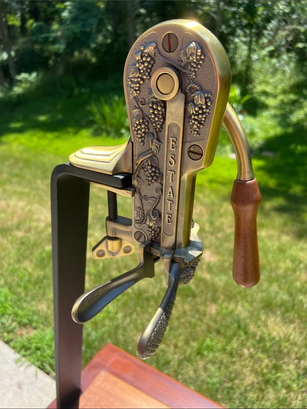 Rogar Estate Brass Porch Patio Table Top Wine Bottle Opener Vice Grip with Stand